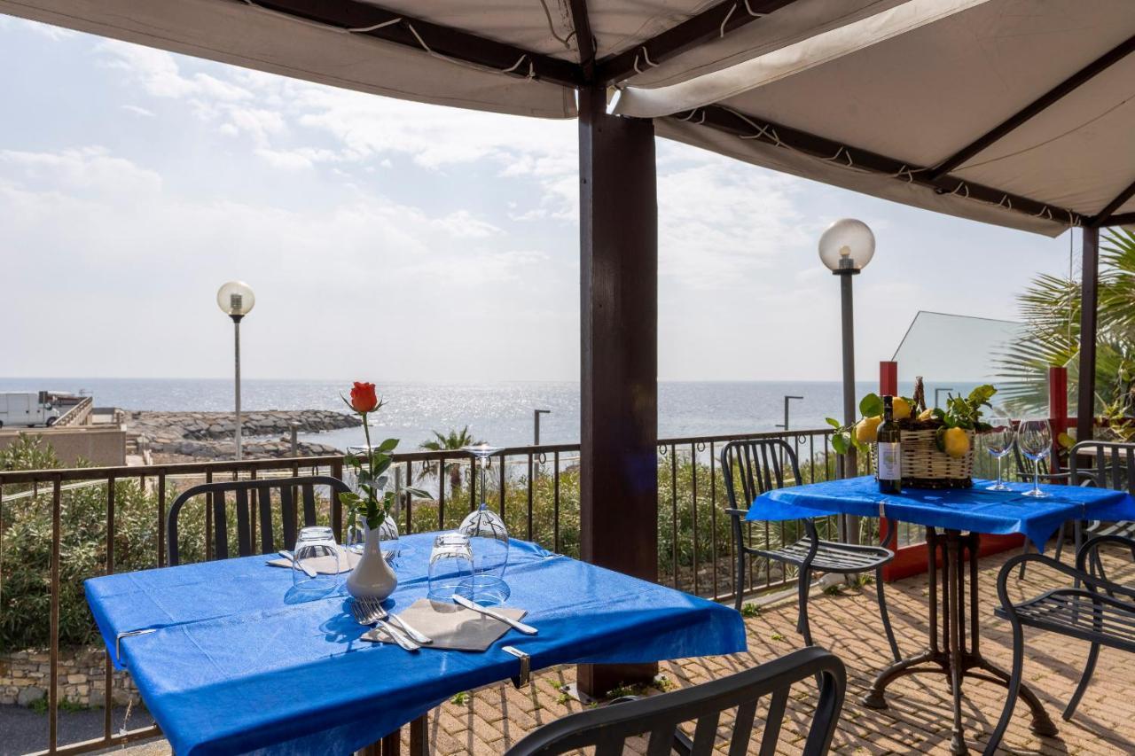 Albergo Ristorante Lucciola Santo Stefano al Mare Exterior foto