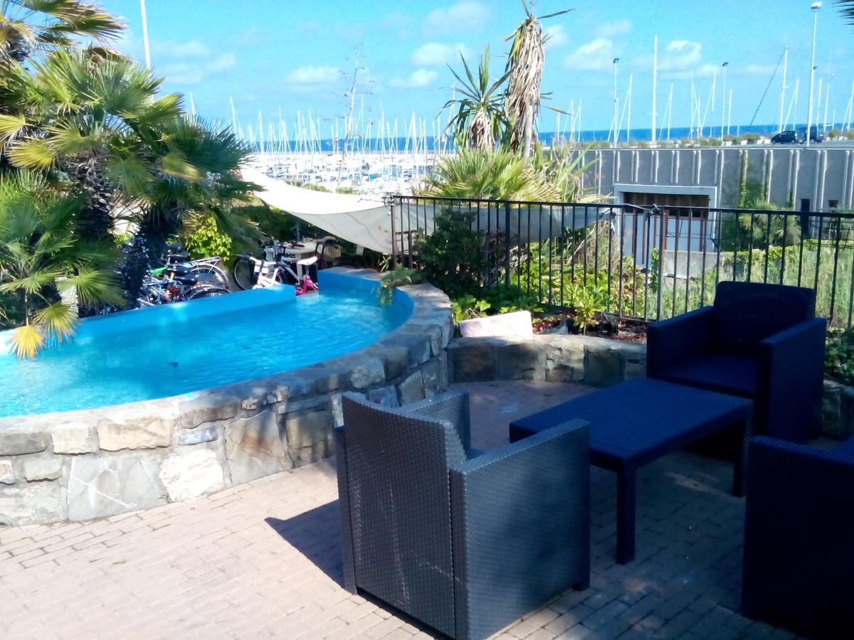 Albergo Ristorante Lucciola Santo Stefano al Mare Exterior foto